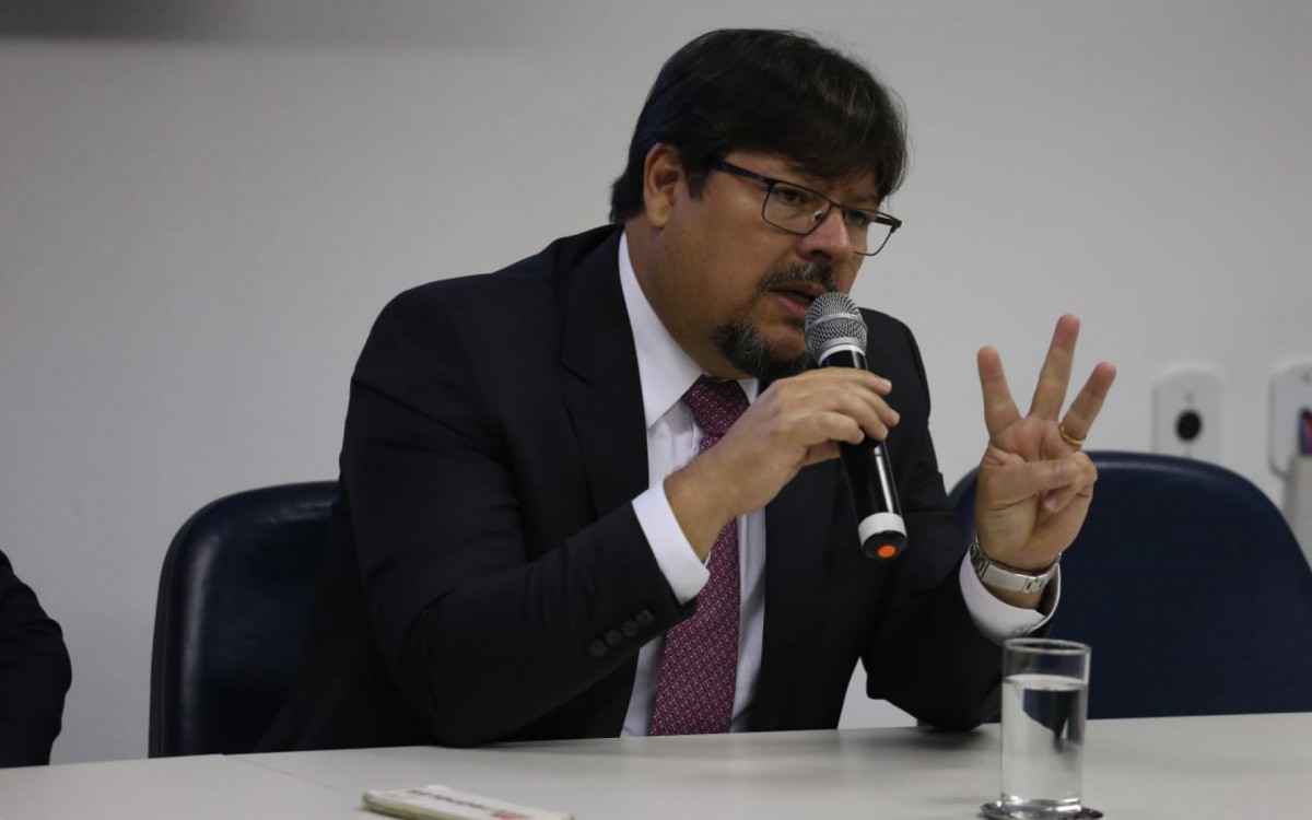 O procurador-geral de Justi&ccedil;a do Rio, Luciano Mattos, participou da reuni&atilde;o com os vereadores no MP