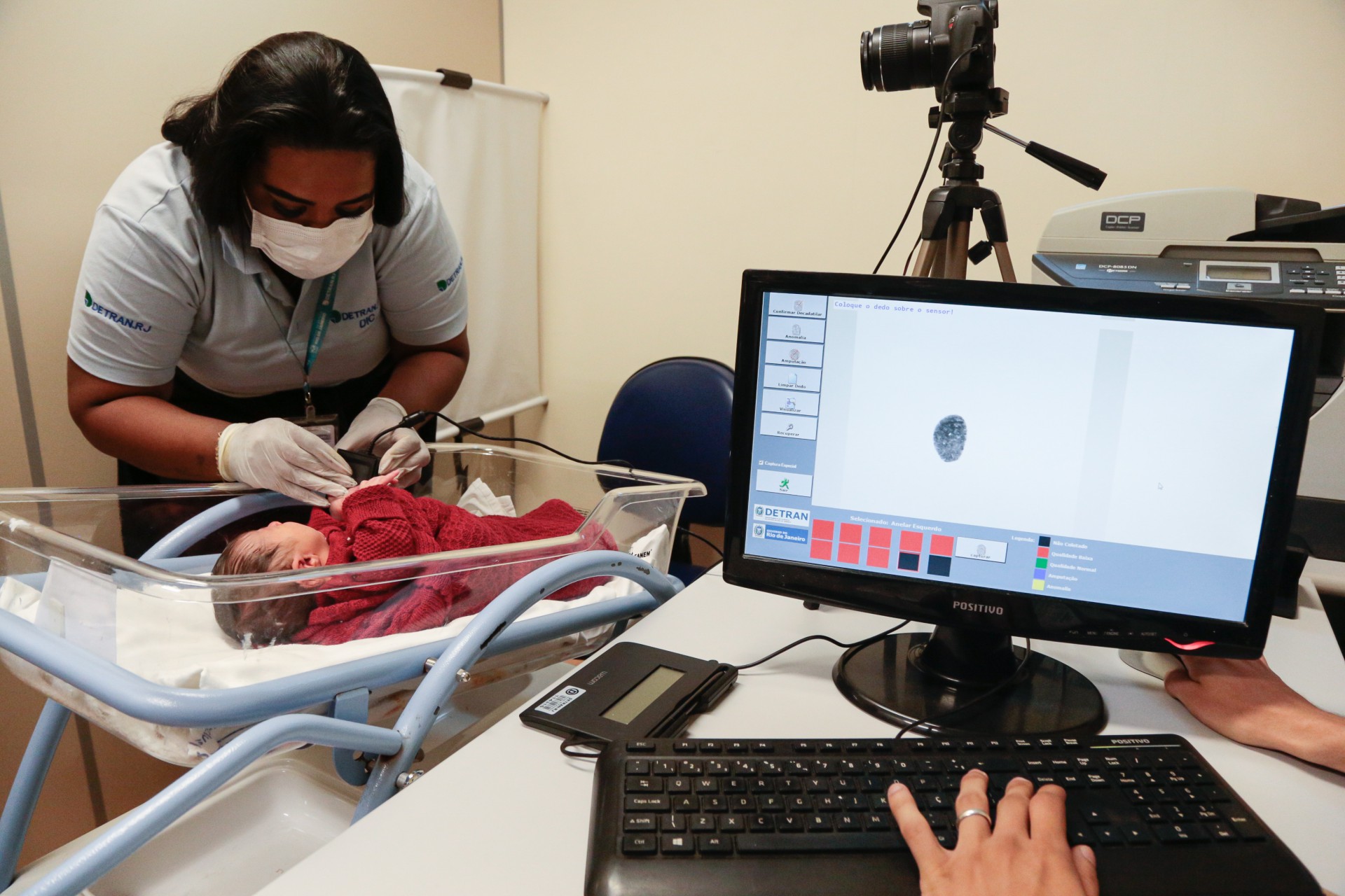 Objetivo do projeto é garantir cidadania aos recém-nascidos da unidade e diminuir a burocracia na retirada de documentos essenciais - Edu Kapps/SMS-Rio