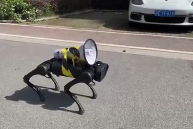 Polícia entra em confronto com moradores de Xangai após novas restrições contra a covid