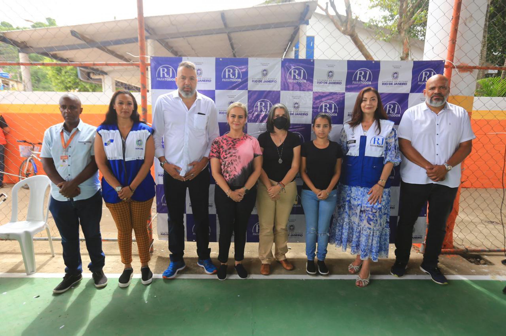 A primeira-dama e deputada federal Daniela do Waguinho e o deputado estadual Marcio Canella estiveram na ação social com o vice-prefeito Marcelo Canella, secretários municipais e representantes do Estado - Rafael Barreto / PMBR