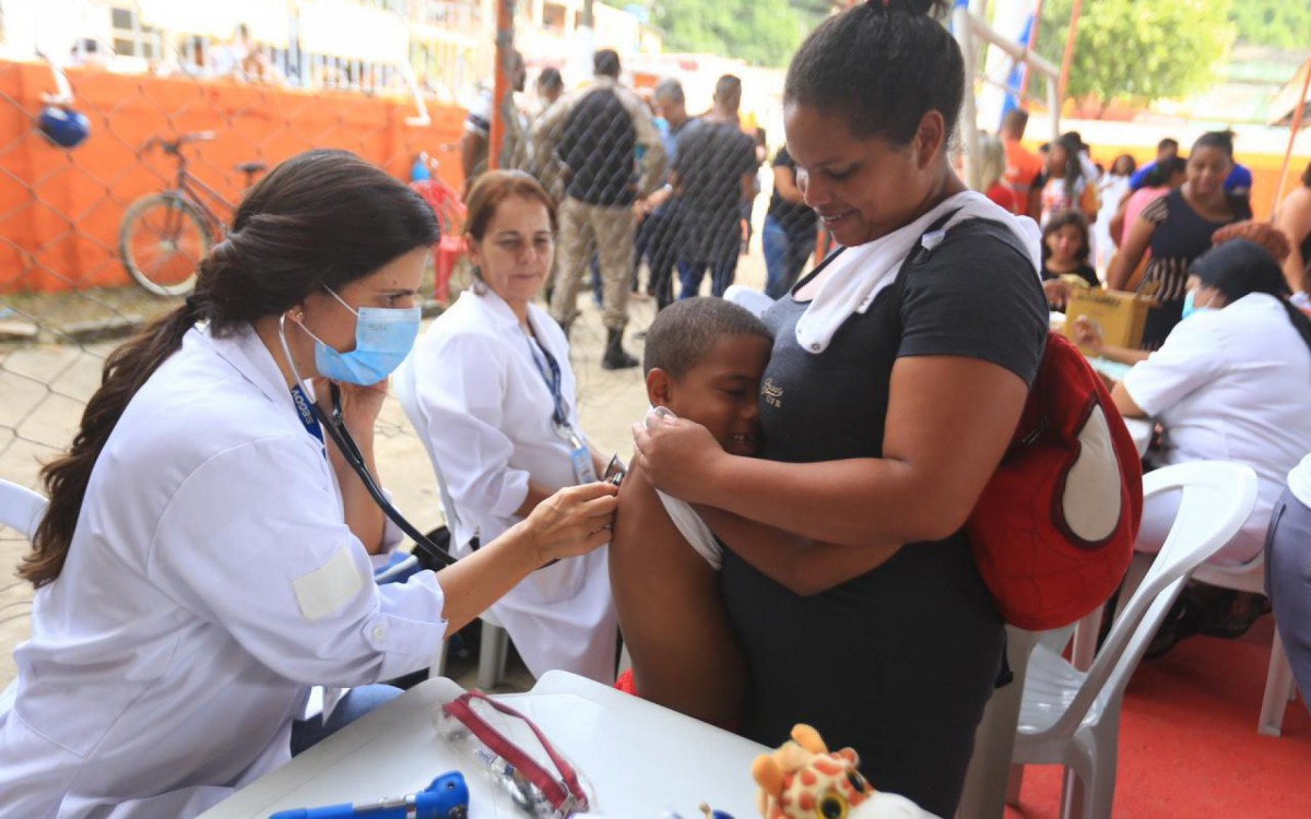 Ver&ocirc;nica Barbosa perdeu tudo e s&oacute; conseguiu salvar a identidade. Ela foi &agrave; a&ccedil;&atilde;o em busca de qualquer tipo de ajuda