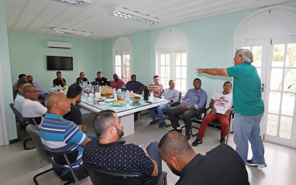 Alexandre informou que a prefeitura contratou Aline Barros para dia 1&ordm; de Maio