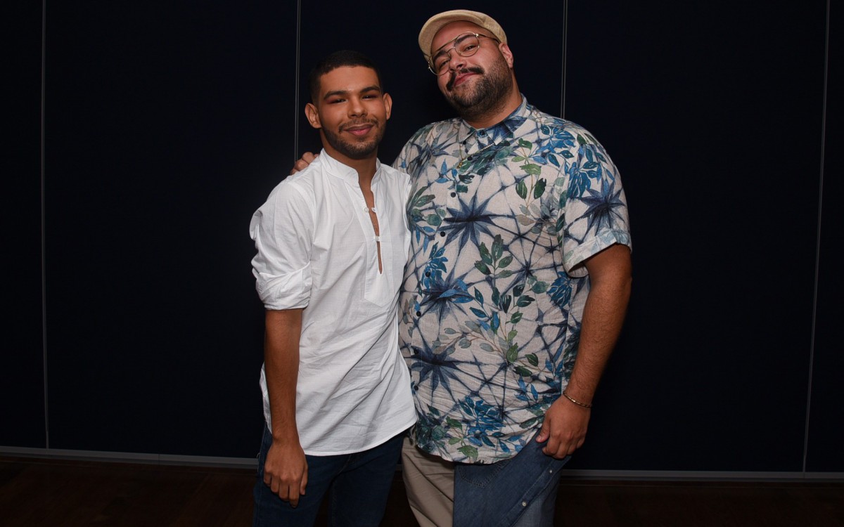 Vyni e Tiago Abravanel se reencontram em estreia de musical em S&atilde;o Paulo