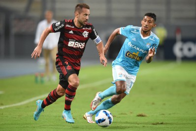 Bruno Henrique marca, entra na história, e Flamengo vence na estreia da Libertadores