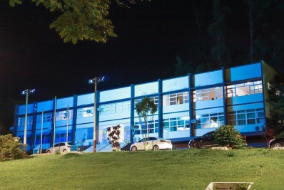 Miguel Pereira adota iluminação especial em apoio à causa autista