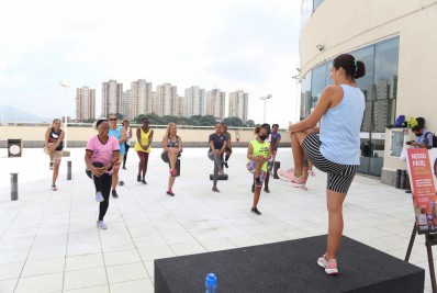 Aulão de ginástica para mulheres no Pátio Alcântara