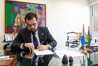 Governador do Rio sanciona leis que concedem gratificação e adicional de qualificação aos servidores do estado
