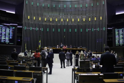 Câmara aprova teto para o ICMS sobre energia e combustíveis com compensação a Estados e municípios