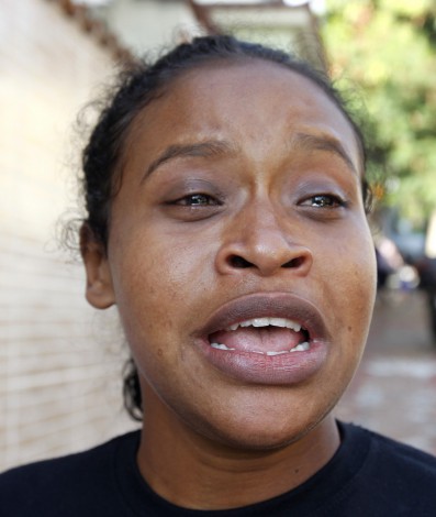 Geral - Morte do jovem Cauã, de 17 anos. Na foto, Caroline Camargo da Silva, irma de Caua, no Hospital Getulio Vargas, na Penha zona norte do Rio. - Reginaldo Pimenta / Agencia O Dia