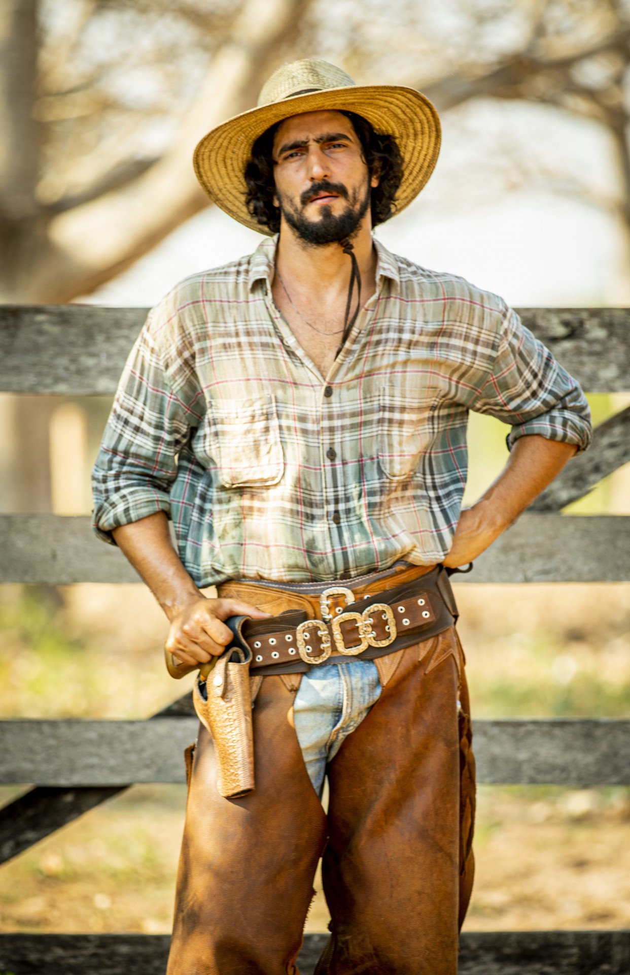 Renato Góes vive o personagem José Leôncio na primeira fase de 'Pantanal' - TV Globo / Divulgação