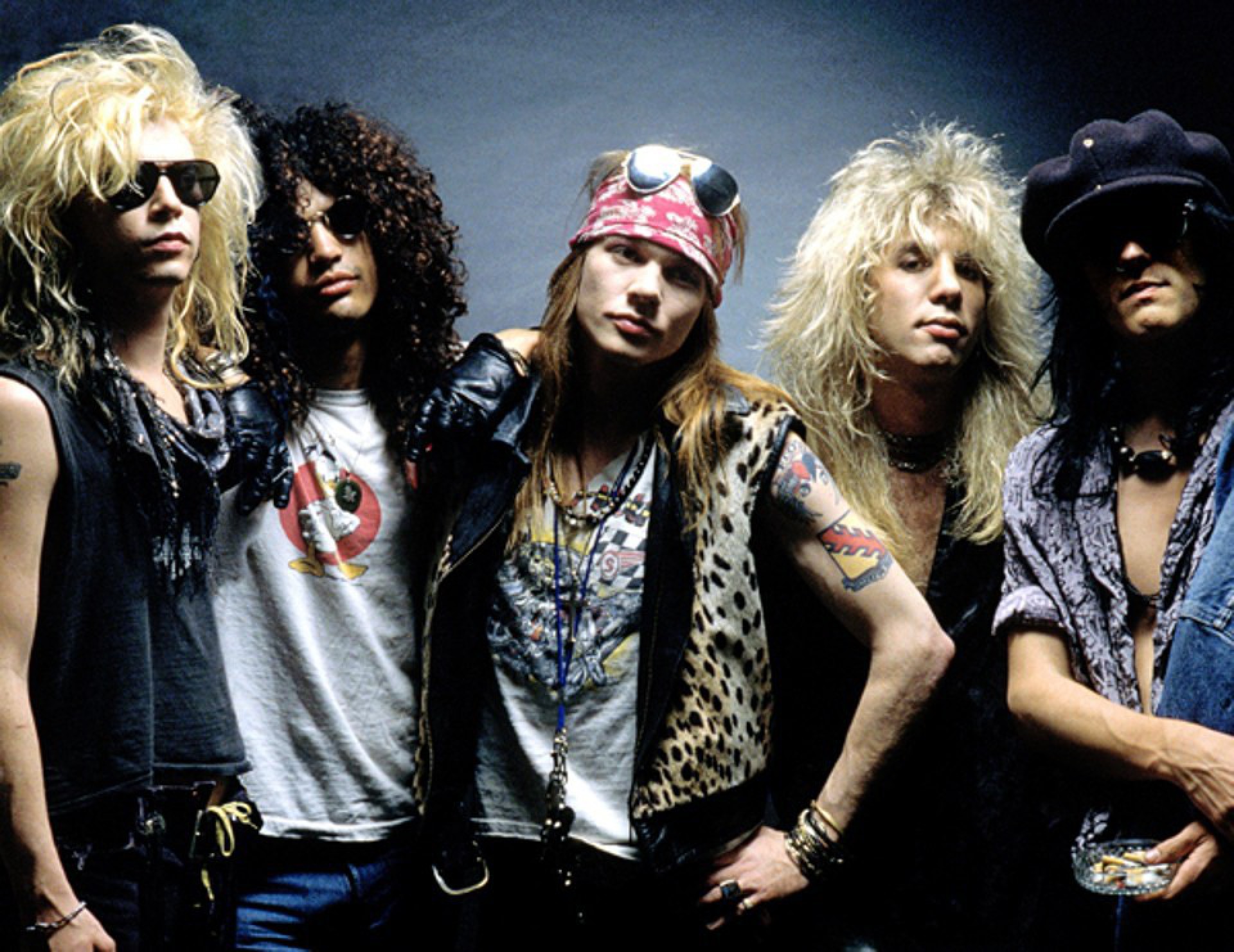 Зарубежный рок 80 90 х слушать. Группа Guns n’ Roses. Guns n Roses фото группы. Guns n Roses 80s. Состав группы Guns n Roses.