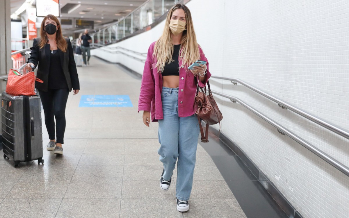 Giovanna Ewbank desembarca em aeroporto de S&atilde;o Paulo