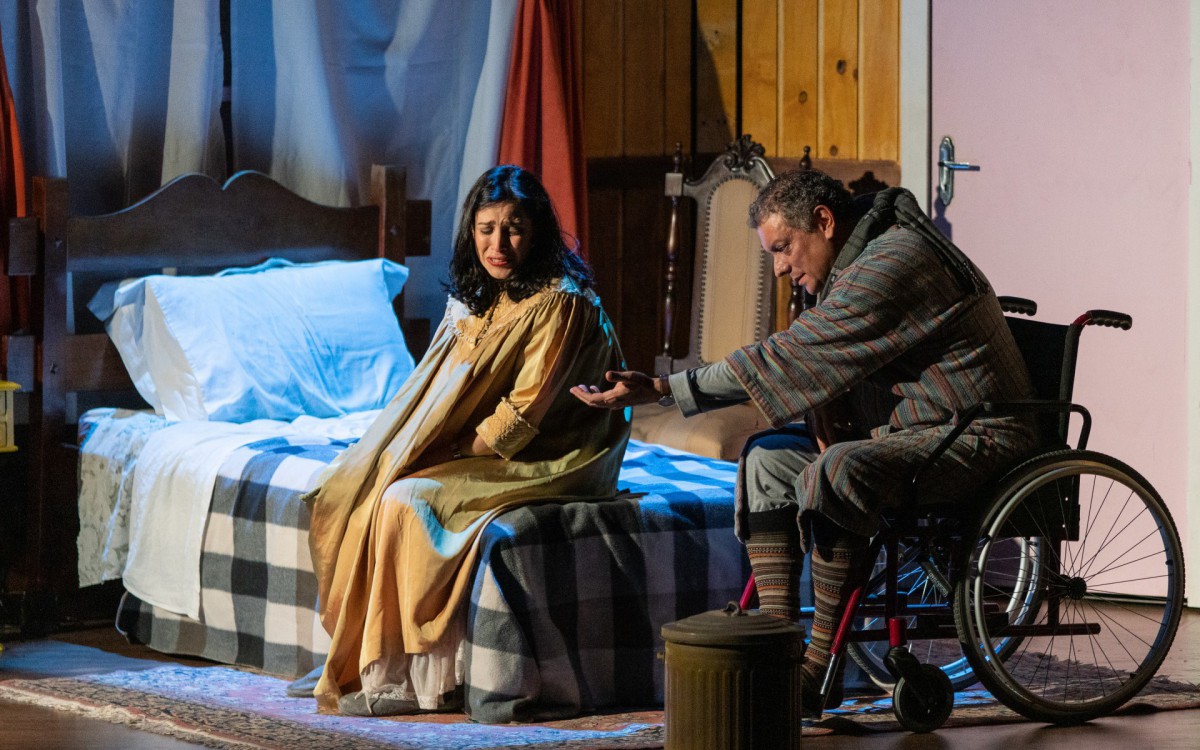 Mel Lisboa e Marcello Airoldi contracenam como a enfermeira Annie Wilkens e o escritor Paul Sheldon na adaptação de 'Misery', de Stephen King - Divulgação