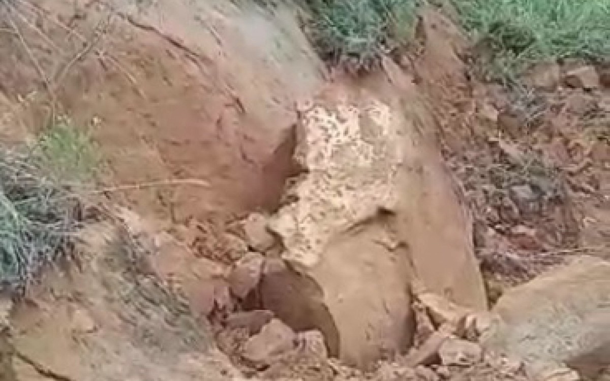 No Morro da Carioca, al&eacute;m das rachaduras, existem a possibilidade de pedras rolarem