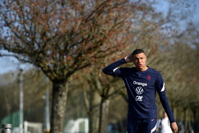 Jornalista que polemizou sobre Neymar crava renovação de Mbappé com o PSG