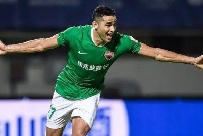 Ex-jogador do Vasco notifica clube chinês por dívida e planeja voltar ao Brasil