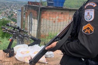 Menor é apreendido com metralhadora e drogas em Mesquita