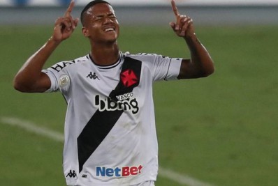 Ex-atacante do Vasco é anunciado em clube da Série B até o fim do ano