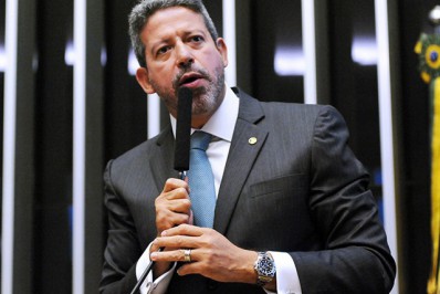 Lira fala em 'apertar o governo' para criar subsídio federal e reduzir preço dos combustíveis