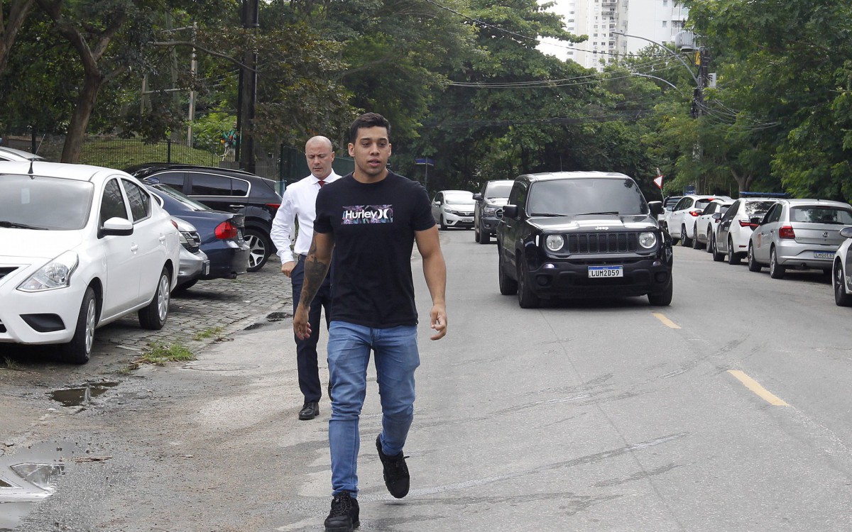 Policia - Policia Civil cumpriu mandados de busca e apreensao em varios endereços ligados ao vereador Gabriel Monterito, na manha de hoje.