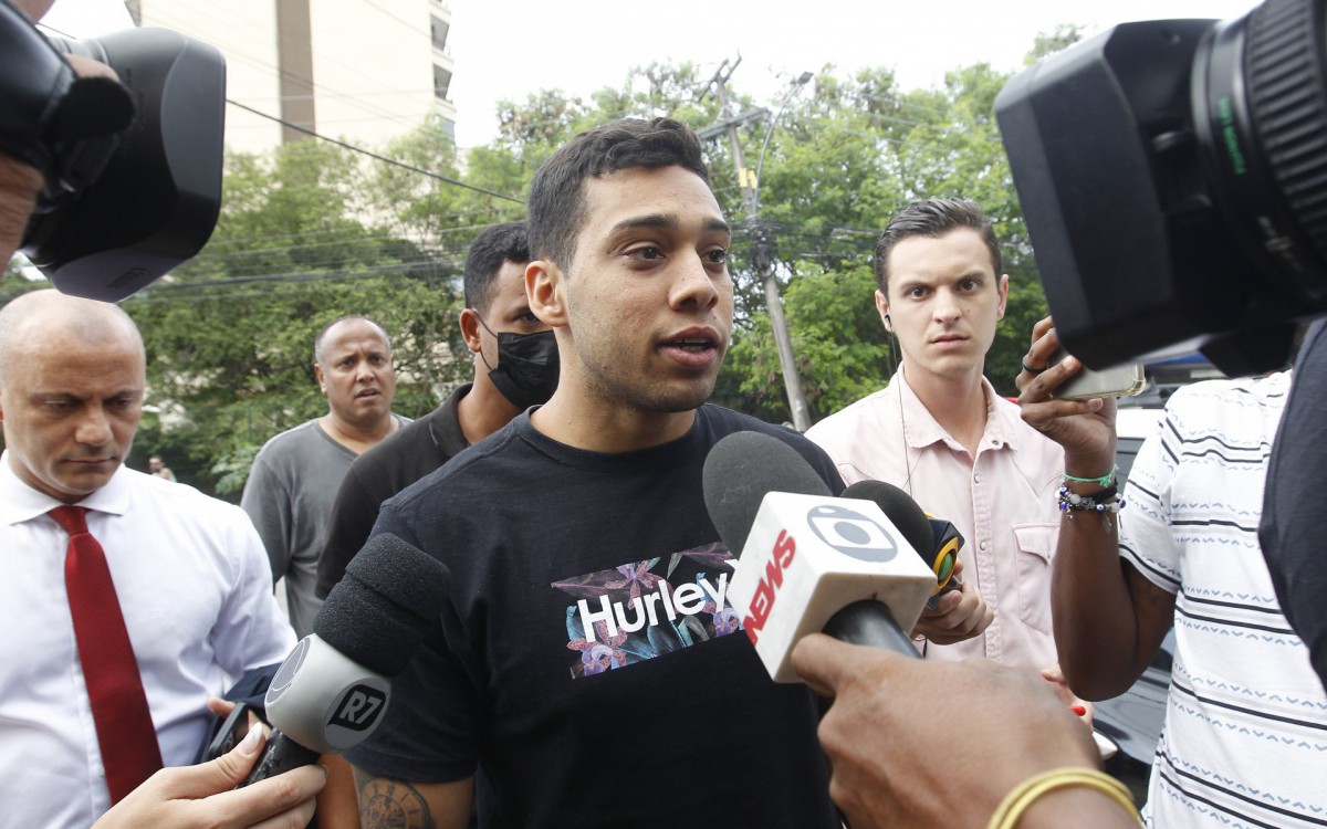 Policia - Policia Civil cumpriu mandados de busca e apreensao em varios endereços ligados ao vereador Gabriel Monterito, na manha de hoje.