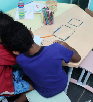 As crianças estão participando de diversas atividades na creche do bairro - Foto: Divulgação PMAR