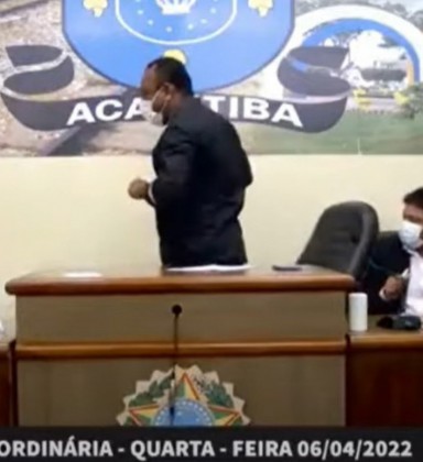Vereador agride presidente de Câmara na BA - Reprodução/TV Câmara Acajutiba