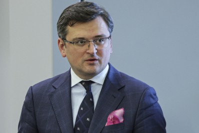 Chanceler ucraniano acusa Otan de 'não fazer nada' para responder invasão russa