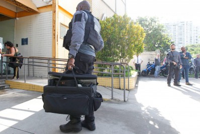 Polícia apreende armas durante operação na casa de Gabriel Monteiro