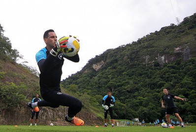 Gatito Fernández estabelece como meta para o Botafogo vaga em competição internacional
