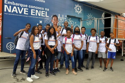 Nave Enel estaciona  em escola municipal de Magé