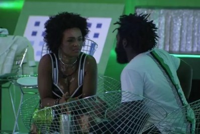 'BBB 22': Douglas e Natália se desentendem durante a festa
