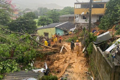Tragédia na Costa Verde: bombeiros entram no sexto dia de buscas por quatro moradores