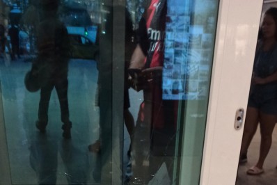 Discussão entre clientes de shopping termina em tiros e deixa um ferido