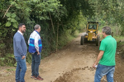 Equipe do Estado acompanha obras nas estradas rurais de Barra Mansa