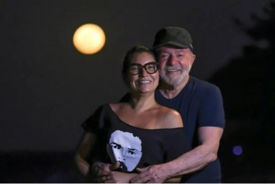 Ex-presidente Lula anuncia que irá se casar com Janja em maio