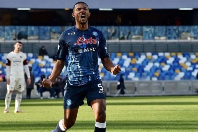 Zagueiro brasileiro se revolta ao ter carro destruído na Itália: 'Segurança zero'