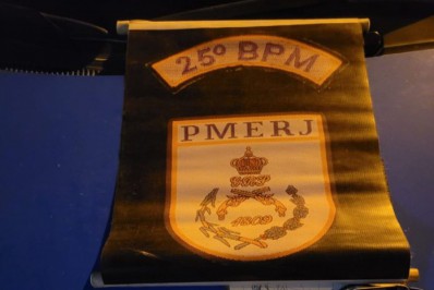 Elemento é preso com drogas em Araruama