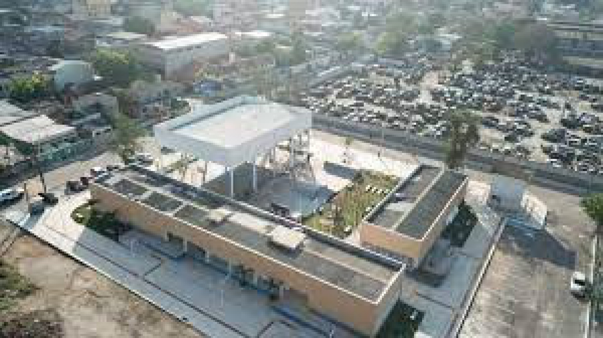 A Praça PEC fica na Rua Cesário 659, em Santo Elias, no mesmo lugar onde funciona o CRAS do bairro