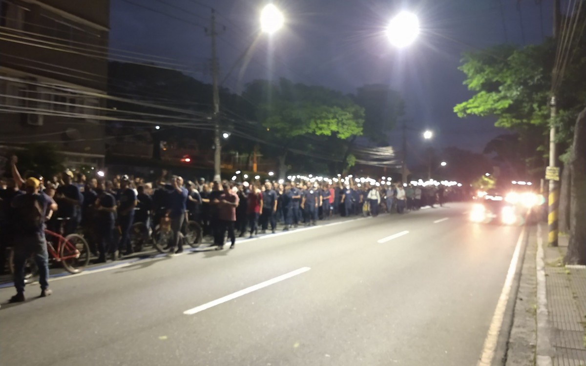 Trabalhadores da CSN em passeata em VR