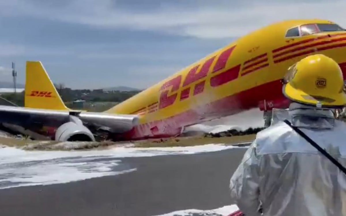 Acidente ocorreu após o avião pousar no aeroporto - Reprodução/Twitter