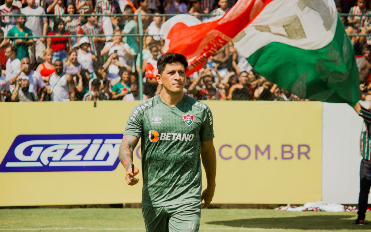 Cano em treino do Fluminense nas Laranjeiras