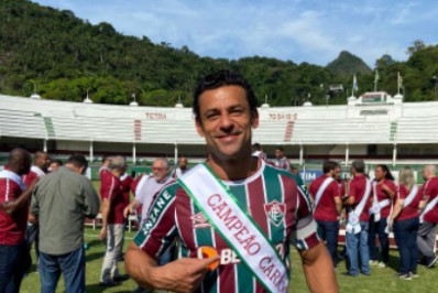 Na chegada às Laranjeiras, Fred celebra treino aberto e brinca: 'Tenho mais gols que o Pelé aqui'