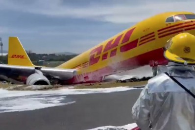 Aeronave se parte ao meio após pouso de emergência; Assista