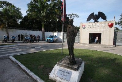 Ex-jogador do Flamengo é vendido e clube carioca receberá porcentagem por transferência
