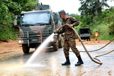 Rio-Santos segue com trechos interditados