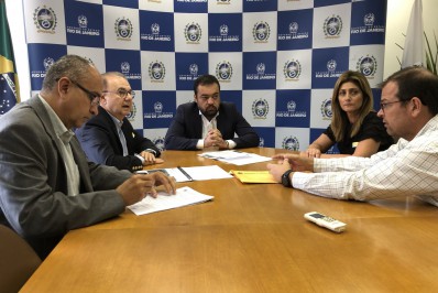 Angra entrega projetos habitacionais ao governo do estado