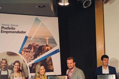 Prefeito de Paty do Alferes ganha Prêmio Prefeito Empreendedor