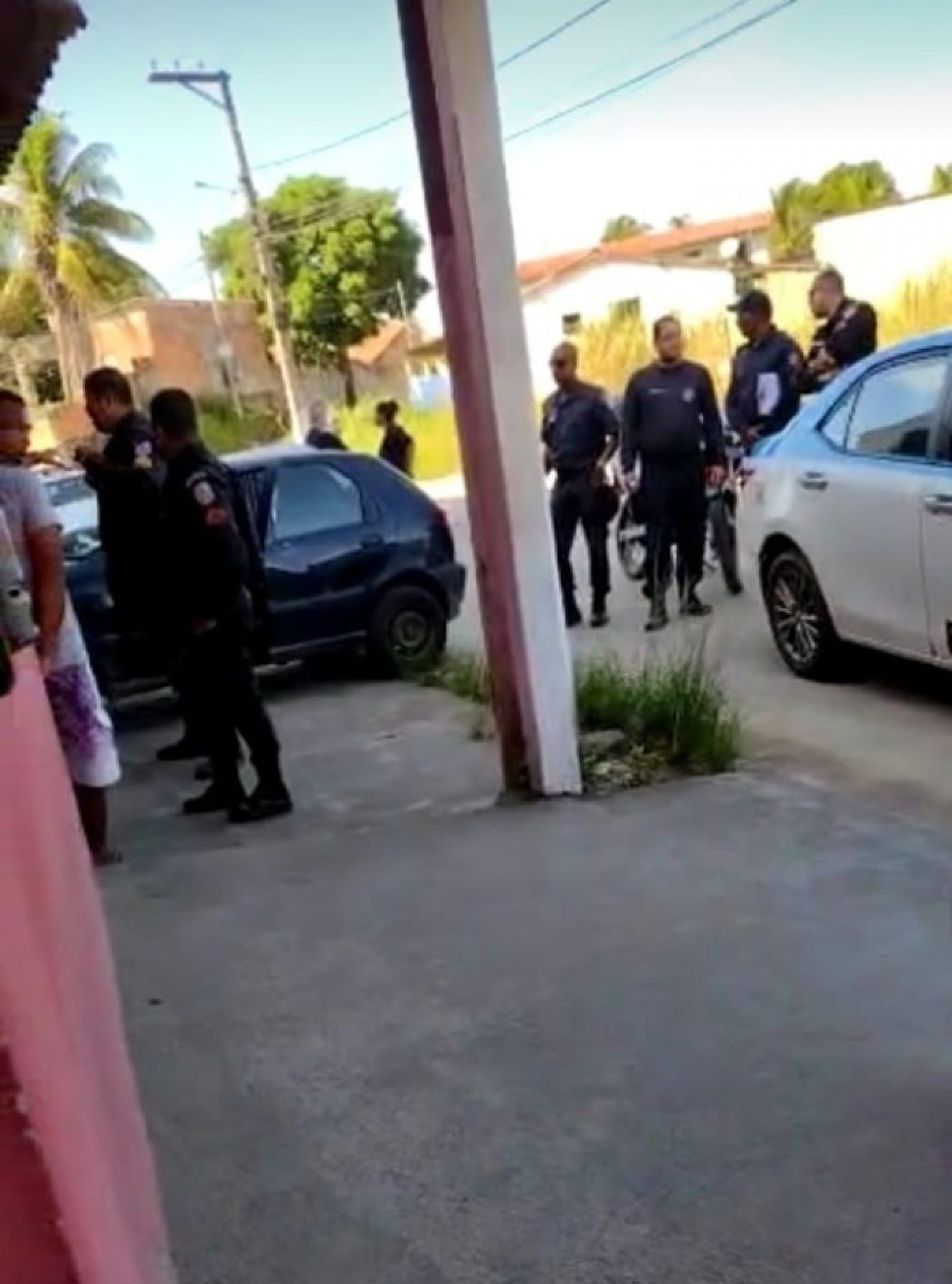 Adolescente é detido com bombas caseiras em escola municipal de Saquarema - Redes sociais