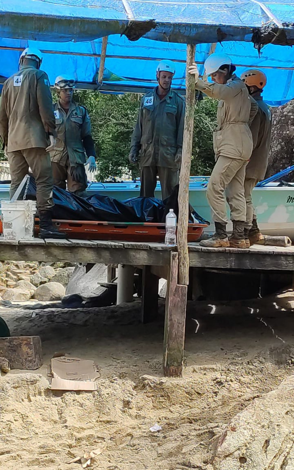 O corpo de Yasmin, de 8 anos, v&iacute;tima do &uacute;ltimo deslizamento em Ponta Negra, foi encontrado na manh&atilde; deste s&aacute;bado (9) pelo Corpo de Bombeiros